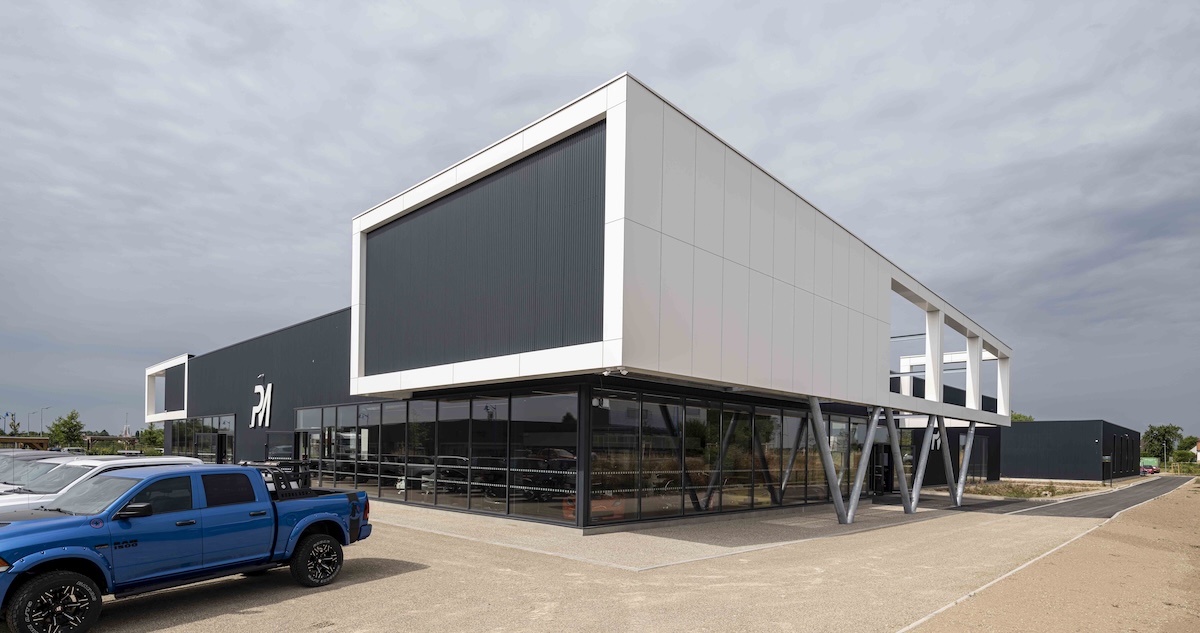PERFORMANCE MOTORS – Conception et réalisation d’une concession automobile